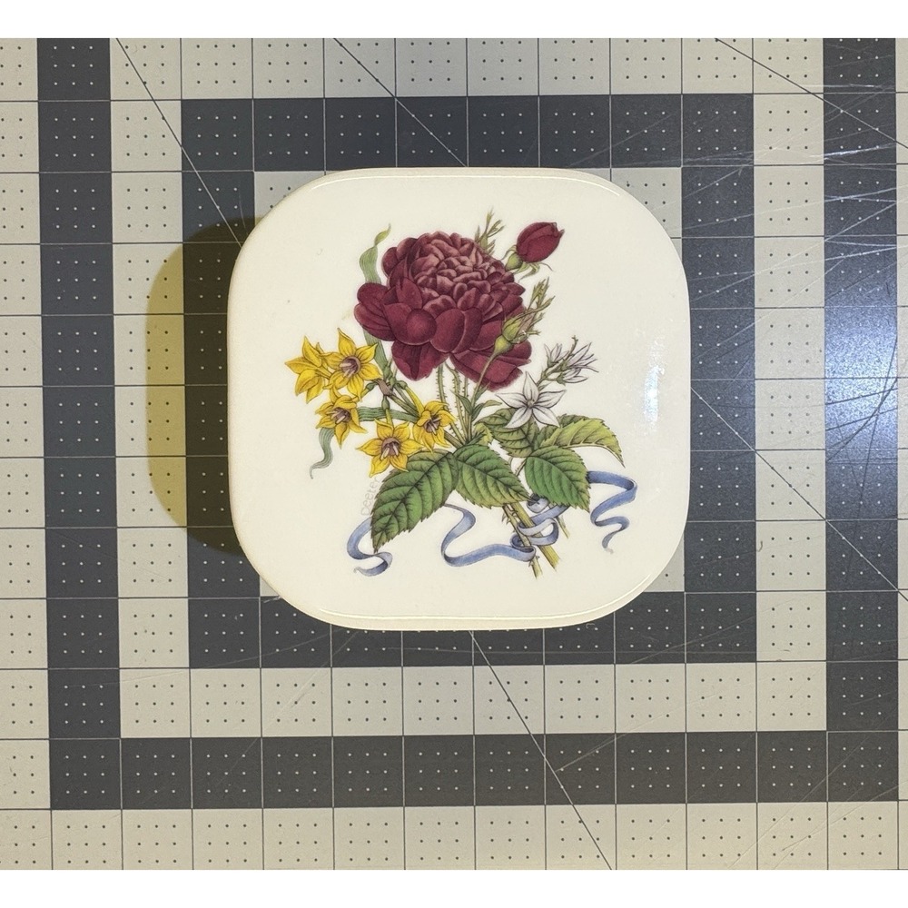 Germaine Monteil Porcelain Dresser Vanity Floral Powder Box & Lid Japan 3" X 3" - Picture 2 of 3